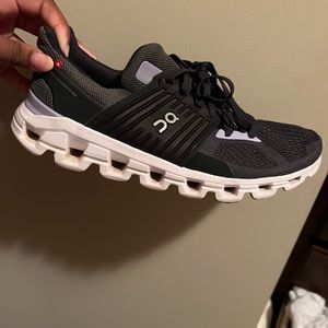 Women’s “Cloudswift 2” OnClouds Size 10